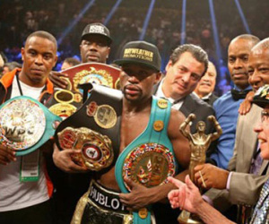 “Tay đấm bất bại” Floyd Mayweather bị tước đai giành được từ Pacquiao