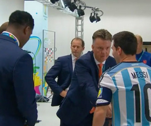 Van Gaal khen Messi: M.U vung tiền tấn mua M10?