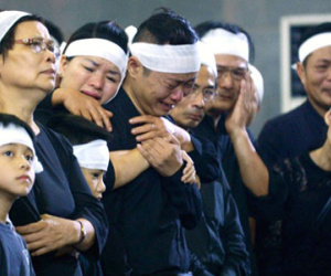 Gia đình vỡ òa trong đám tang nhạc sĩ An Thuyên