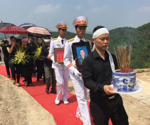 Người thân đưa tiễn nhạc sĩ An Thuyên về với đất mẹ