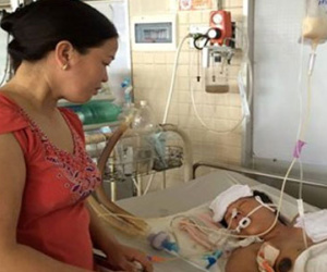 Nguy kịch vì nằm lò than sau sinh?