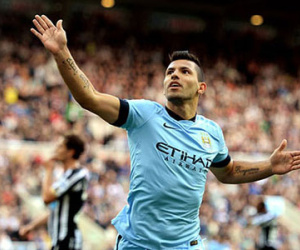 Aguero không cùng Man City sang Việt Nam