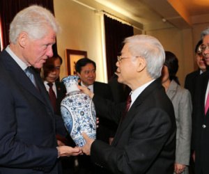 Tổng bí thư Nguyễn Phú Trọng thăm gia đình cựu tổng thống Bill Clinton