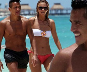Alexis Sanchez yêu lại từ đầu, HLV Wenger... đau đầu