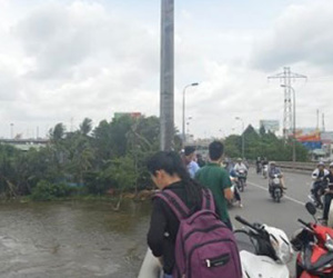 Ăn nửa hộp cơm rồi nhảy cầu tự tử
