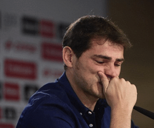 Casillas bật khóc trong cuộc họp báo chia tay Real Madrid