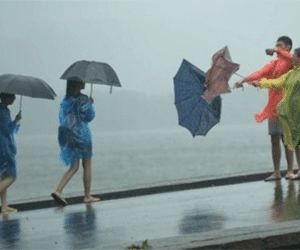 Siêu bão Chan-hom "liếm" sang Hàn Quốc, hủy hàng chục chuyến bay