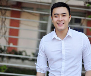 Chàng tiếp viên hàng không điển trai có khiếu kể chuyện hài