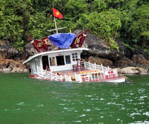 Chìm tàu nghỉ đêm trên vịnh Hạ Long