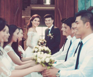 Top 10 Hoa hậu Việt Nam 2010 chuẩn bị lên xe hoa