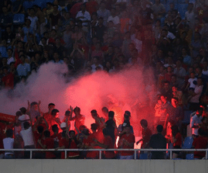 CLB Man City sợ pháo sáng của fan Việt Nam