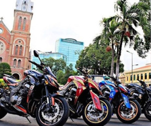 Dân chơi Sài Gòn “mặc giáp” Iron Man cho Kawasaki Z1000