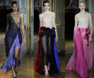 Mốt "khoe ngực trần" được lăng xê ở tuần thời trang Paris