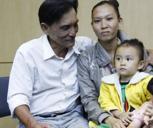 Thương Tín: "Tôi làm cật lực để kiếm tiền nuôi con nhỏ'