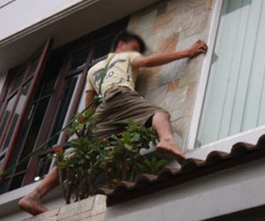 10X tham gia nhóm trộm trèo ống nước đột nhập nhà dân
