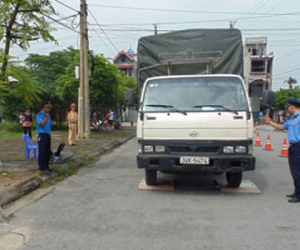 Ai được chặn xe vi phạm giao thông?