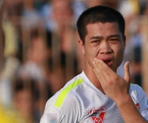Công Phượng sút hỏng 11 m, HAGL thua 0-4