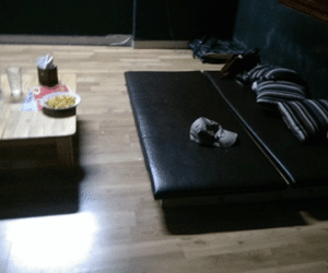 Giới trẻ nô nức đến những "rạp chiếu phim mini"... giường nằm?!