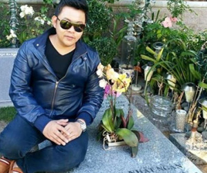 Quang Lê bị chỉ trích vì ngồi lên mộ nhạc sĩ