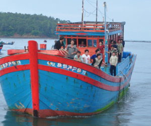 11 ngư dân trên tàu cá bị Trung Quốc đâm chìm đã về bến