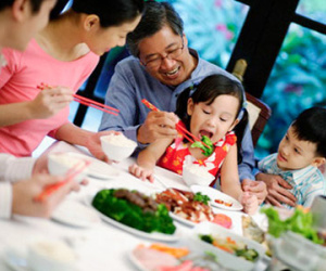 8 quy tắc cho bữa ăn gia đình khỏe mạnh