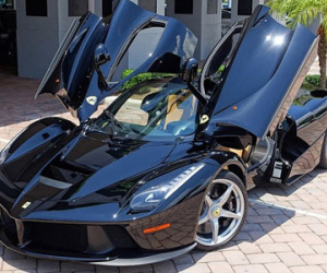 Ferrari LaFerrari cũ được rao bán với giá không tưởng