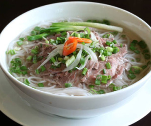 Khách choáng với tô phở giá 135.000 đồng ở sân bay Tân Sơn Nhất