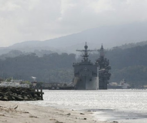 Máy bay, tàu chiến Philippines  tiến ra căn cứ ở biển Đông