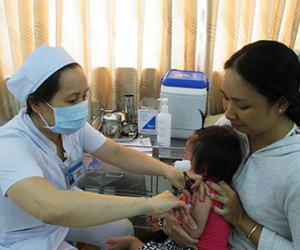 Bạch hầu: Chích ngừa đủ thì không lo!