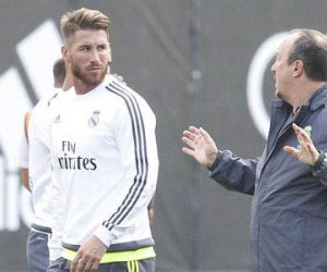 M.U sốt ruột vụ Ramos, Benitez phát biểu trêu ngươi