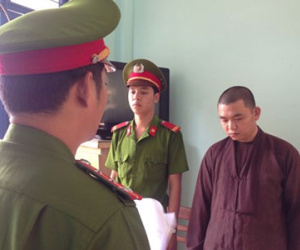 Nhà sư đánh bạc trong chùa, lãnh án
