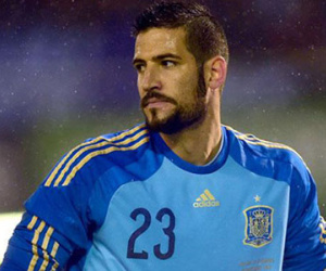 Real Madrid bất ngờ mua thủ môn Casilla