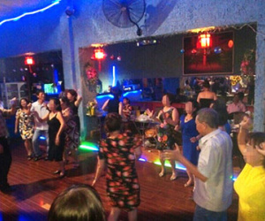 Trong thế giới "phòng nhì" của các quý bà lắm tiền khát tình