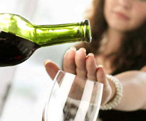 Chuyện đời tự kể của những nữ sinh làm nghề nhậu thuê ở Sài Gòn