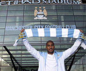 Fabian Delph chính thức gia nhập Man City sau khi thề thốt... trung thành với Villa