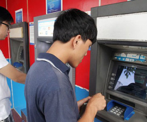 Ngộp thở với phí ngân hàng