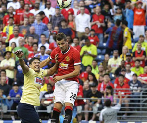 Schneiderlin "khai hỏa", M.U thắng trọn niềm vui