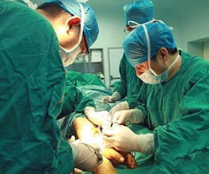 Trung Quốc: Phẫu thuật ghép bàn tay đứt lìa vào chân để cứu tay