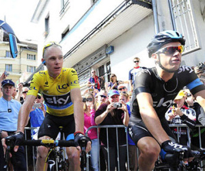 Cua-rơ tố bị đấm trên đường đua Tour de France 2015