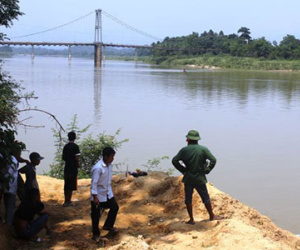 Ra sông bắt cá, hai thanh niên tử vong