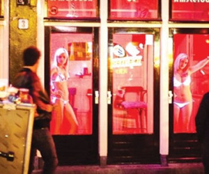 Bí mật đằng sau bức rèm ở “phố đèn đỏ” Amsterdam