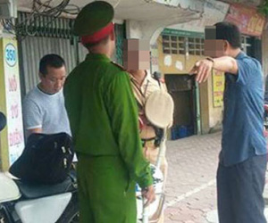 CSGT bị "tổ công tác đặc biệt" kiểm tra giấy tờ gần cầu Vĩnh Tuy