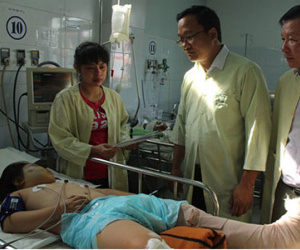 Hai bé bị ôtô hất khỏi cầu Thuận Phước qua cơn nguy kịch