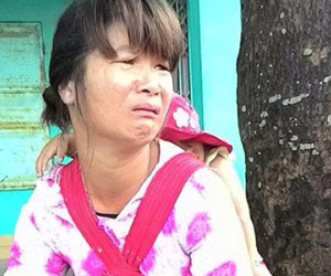 Sự thật đằng sau màn kịch của người phụ nữ phải bán con