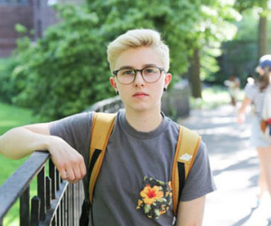Cô nàng lesbian "đẹp trai" gây sốt cư dân mạng vì chuyện tình buồn