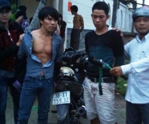 Hai tên trộm chạy Exciter cầm kìm sắt chống trả "hiệp sĩ"