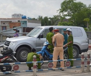Tông vào dải phân cách, nam thanh niên tử vong
