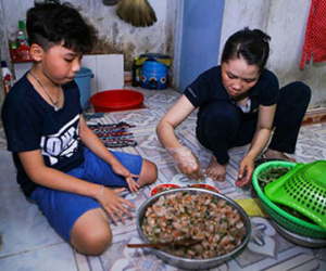 Cuộc sống ở trọ thiếu thốn của thí sinh The Voice Kids