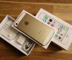 iPhone 5S giá giảm sâu, hàng mới khan hiếm