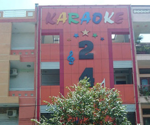 Kiều nữ gọi côn đồ chém khách karaoke vì "boa" không đúng giá